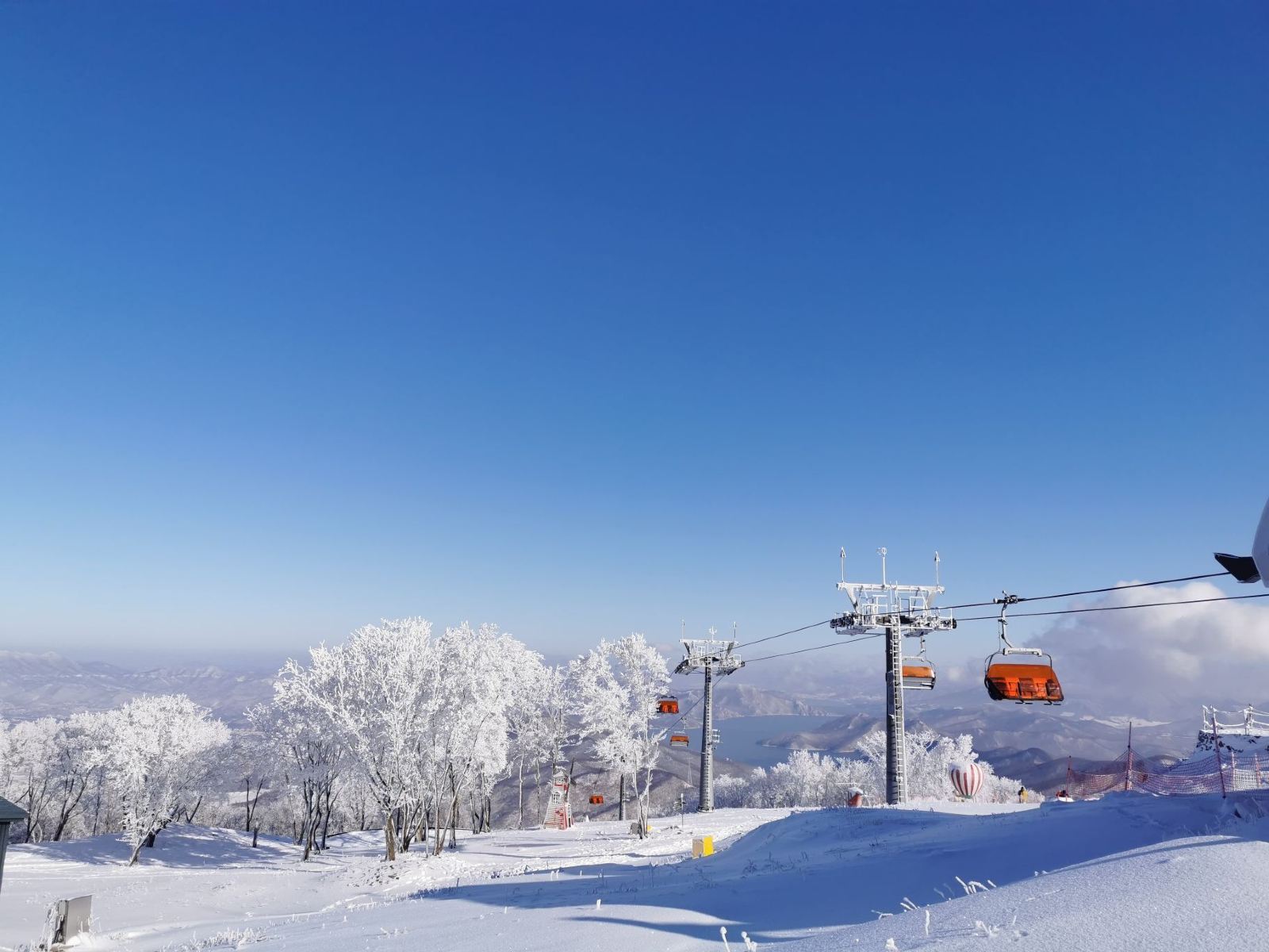 中国最佳滑雪场，有世界级的冰雪运动设施，是冬季度假的热门之选_松花湖